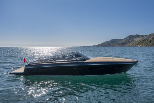 Itama 45RS: restyling per il modello evergreen