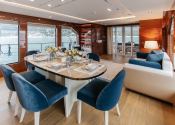 Bering Yachts releases the footage of B92 interiors