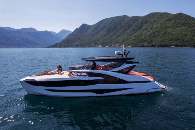 Dominator Yachts' new Midi Ilumen M35 M/Y SAFESPACE unveiled