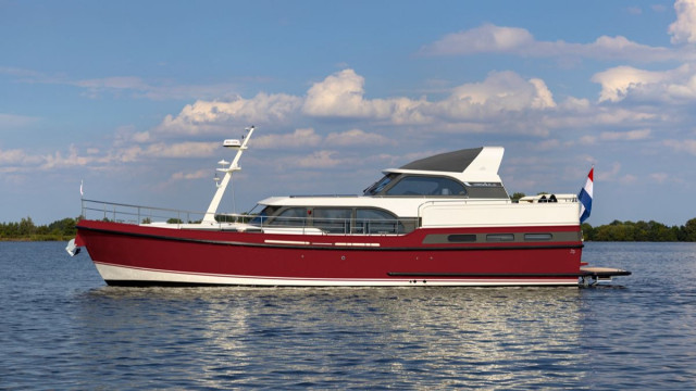 Linssen Yachts presents the exclusive Linssen 55 SL AC Variotop