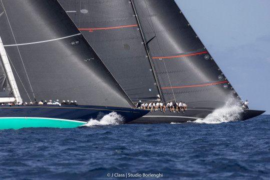 Topaz and Svea competing at the 2022 Maxi Yacht Rolex Cup. © Francesco Ferri/Studio Borlenghi