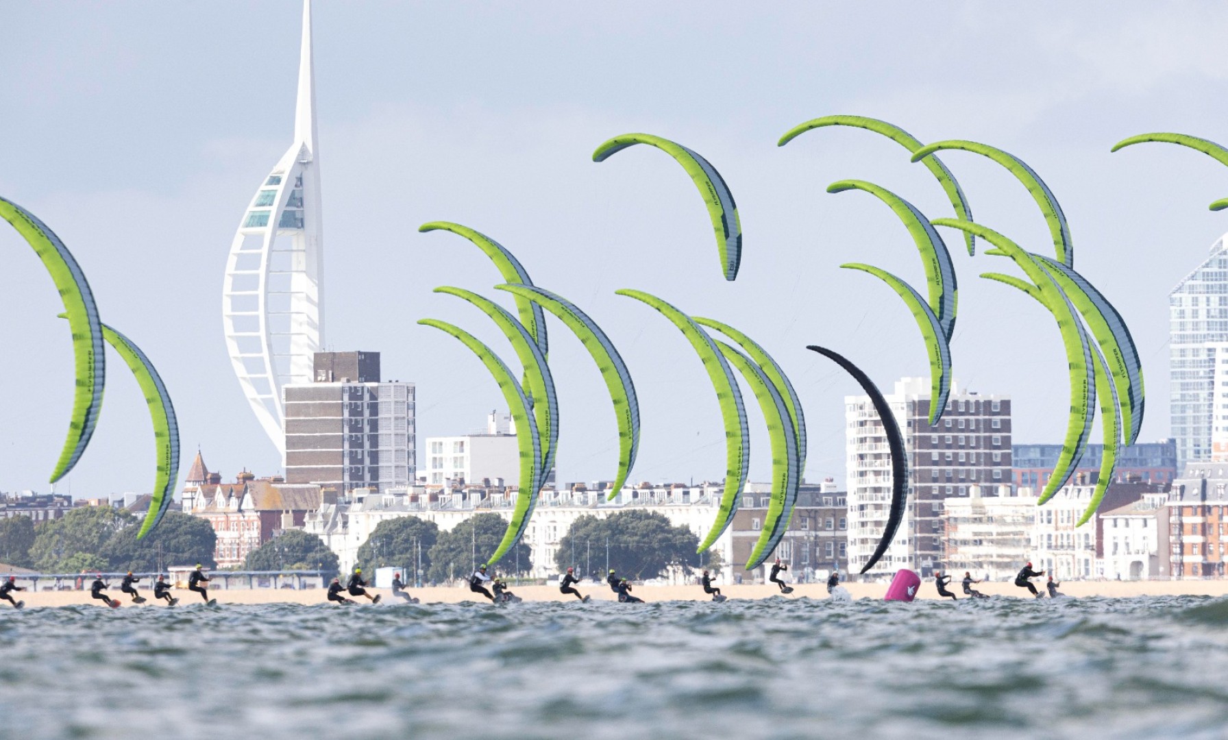 © IKA media / Mark Lloyd: Close competition in front of Portsmouth skyline