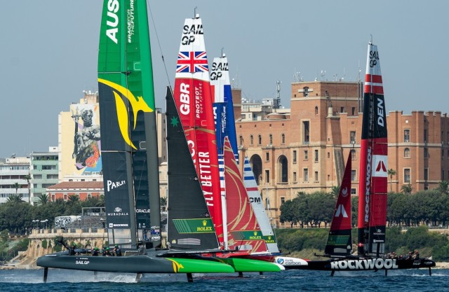 Parata di campioni al ROCKWOOL Italy Sail Grand Prix.
Sabato e domenica, 19 campioni olimpici di vela in gara
nel Mar Grande