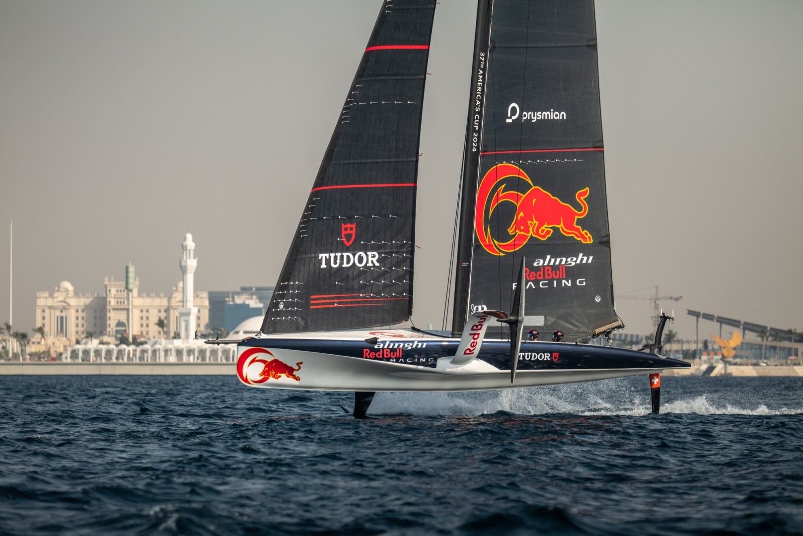 America's Cup, glamour Jeddah and limit up in Cagliari