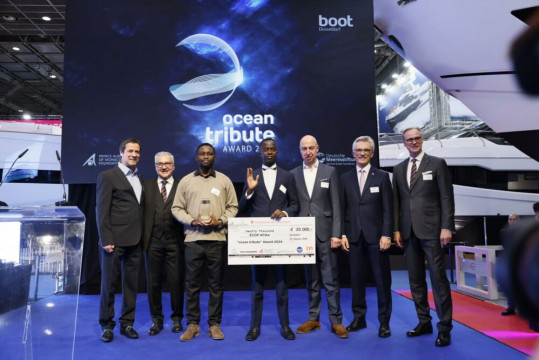 Frank Schweikert (Vorstand Deutsche Meeresstiftung), Petros Michelidakis (Director boot Düsseldorf), Chris Promise Nwachukay, Peter Teye Busumprah, Hans-Peter Walpurgis (General Manager Cayago AG), Bernhard J. Stempfle (Managing Director Messe Düsseldorf), Wolfram N. Diener (CEO Messe Düsseldorf)