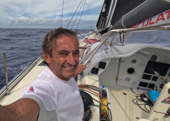 Andrea Mura ha percorso 376 miglia in 24 ore a bordo di Vento di Sardegna
