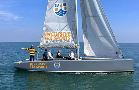 Sport e inclusione in mare con i team Sea4All alla Regata dei 2 Golfi di Lignano Sabbiadoro