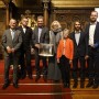 Die Crew der Humphreys 39 „Ginkgo“ erhielt die Auszeichnung von Hamburgs Staatsrat Christoph Holstein (links). © Hinrich Franck