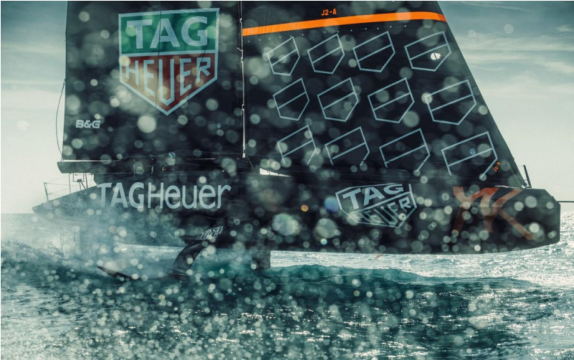 TAG Heuer accelera con lo yacht da regata ad alte prestazioni Flyingnikka