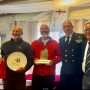 L'equipaggio di Lunatika, vincitore della RAN 630 2024 con il c.te Trivisonne della Sez. Velica MM di Livorno e il presidente dello YCL, prof. Gian Luca Conti