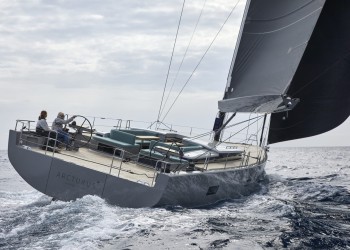 YYachts moors the Y7 of a famous designer at the ancora Yachtfestival
