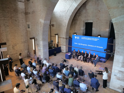 Da sinistra: Antonio Vettese, Massimo Perotti, Sandro Veronesi, il vice Ministro al Made in Italy, Marco Valle, Alberto Galassi, Il Sindaco di Venezia