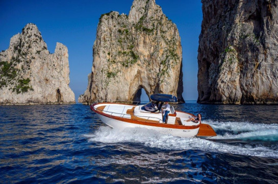 Record numbers of foreign tourists in love with gozzo boats from Cantiere Mimì