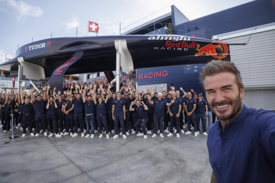 Tudor apre una boutique a Barcellona alla presenza di David Beckham