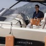 Navigare oltre i confini del mare con gli accessori Summer Collection di Invictus Yacht