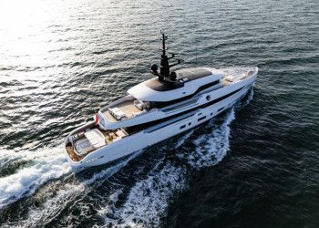 Consegnato Columbus Atlantique 43 M/Y Night Fury II