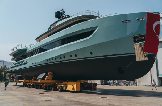 Alia Yachts launches the 53m Sea Club
and defines a new genre