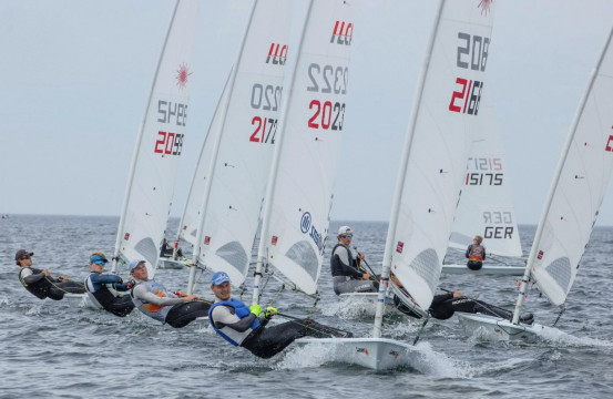 Mit dem EurILCA Euro Cup gehören die großen Felder der ILCA 4,6 und 7 fest zum Programm der Warnemünder Woche Foto: Pepe Hartmann