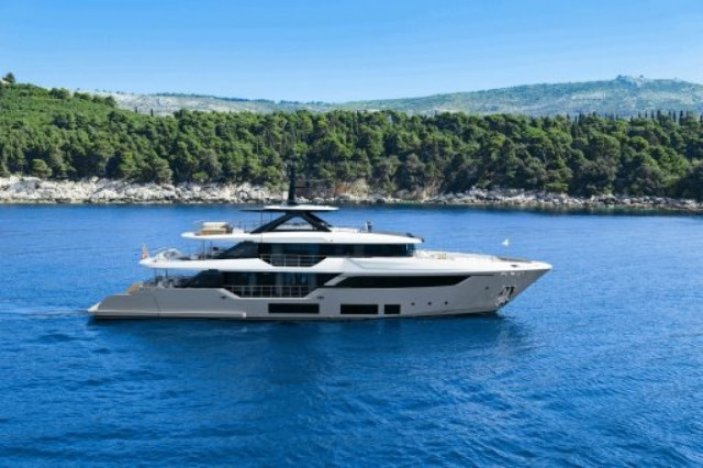 The new Custom Line Navetta 38: a masterpiece of elegance and design
