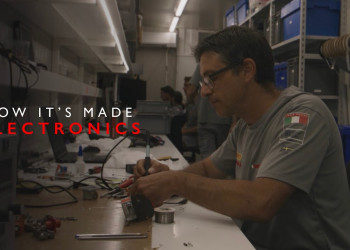 The electronics that govern Luna Rossa