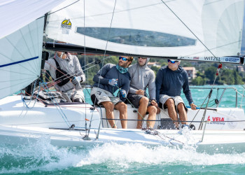 J/70 Cup 2024, a Malcesine Rowdy prende il controllo delle operazioni