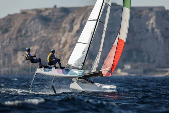 Tita and Banti in control of Mixed Multihull