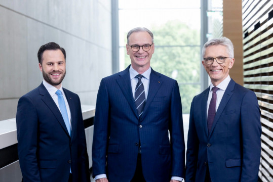 Die neue Geschäftsführung bestehend aus Marius Berlemann, Wolfram N. Diener und Bernhard J. Stempfle (v.l.n.r.) Foto: Messe Düsseldorf / Andreas Wiese