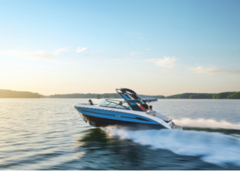 Sea Ray launches the new SDX 250 and SDX 250 Surf