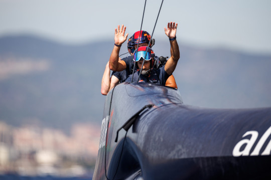 America's Cup: Race win for Alinghi Red Bull Racing