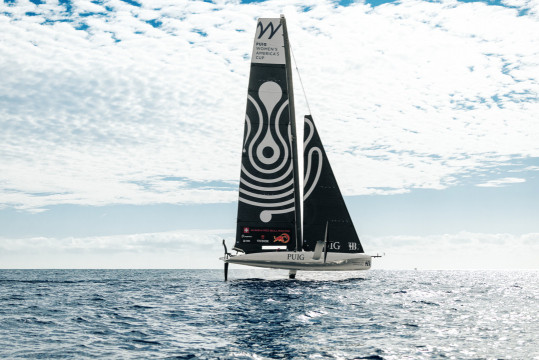 Alinghi Red Bull Racing setzt im ersten Women’s America’s Cup die Segel
