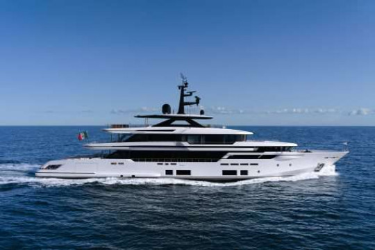 Custom Line 50: il primo superyacht di 50 metri del brand completamente in alluminio.
