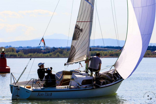 Trofeo del timoniere, condizioni meteo difficili, Lorenzo Carloia vince la tappa del Trasimeno