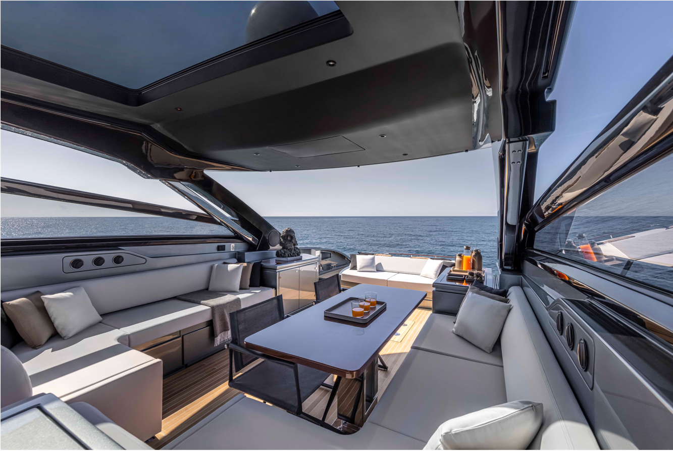 Presentato al Cannes Yachting Festival, il nuovo Riva 68' Diable