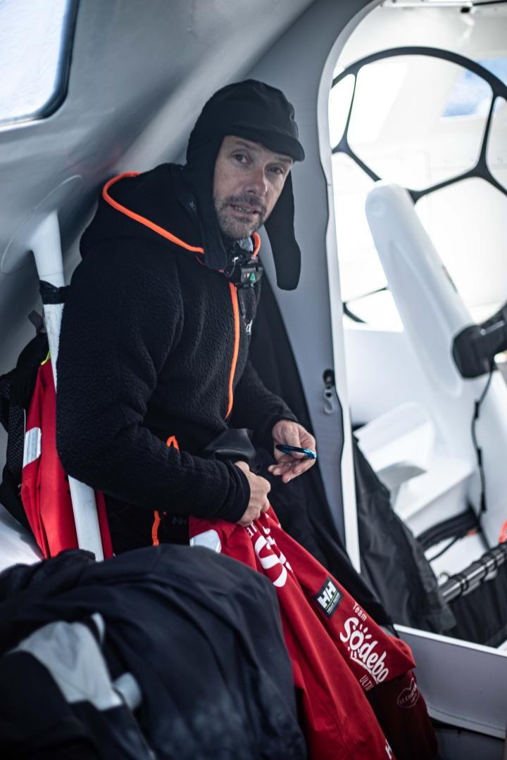 Brest Atlantiques, the leader is expected at Gough Island mark