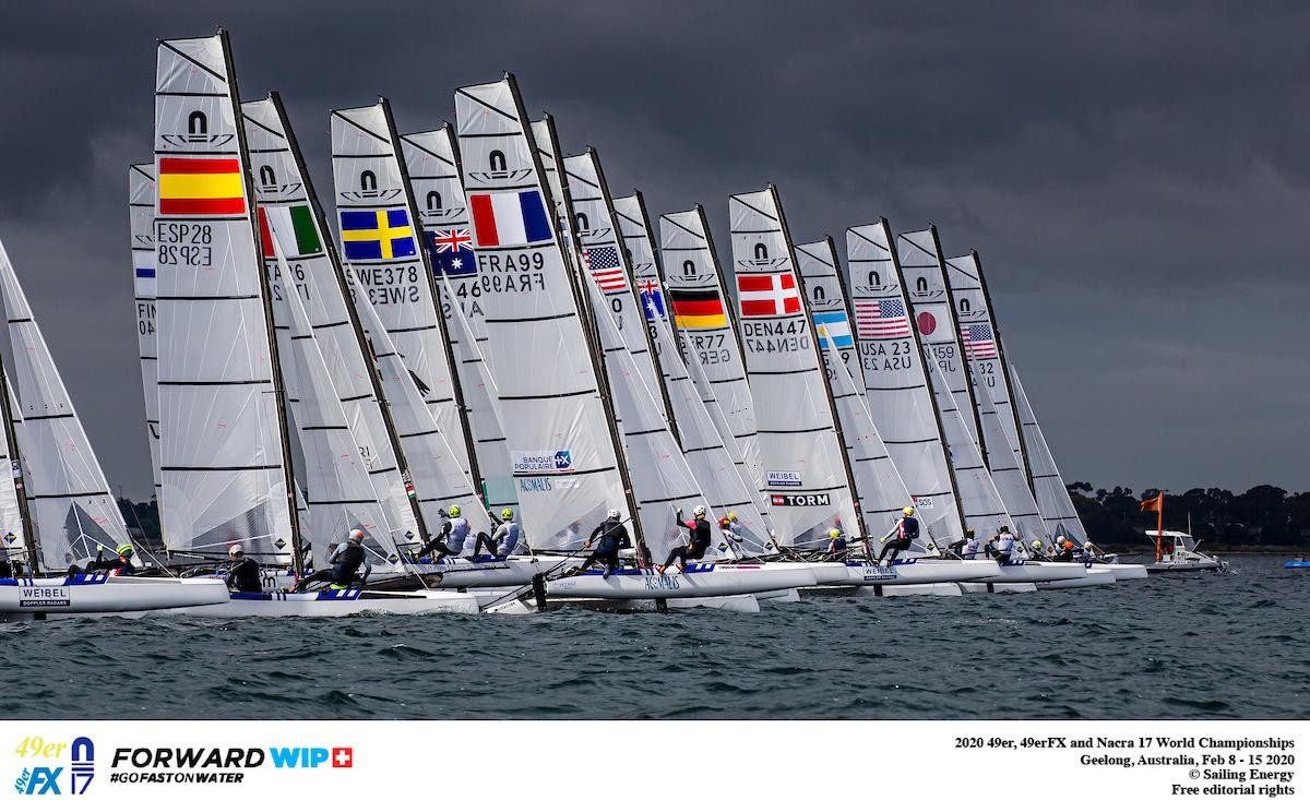 Skiff favourites spin low scores into gold