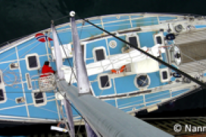 La barca dell'impresa, Best Explorer, vista dalla testa d'albero. Foto Acquarone.