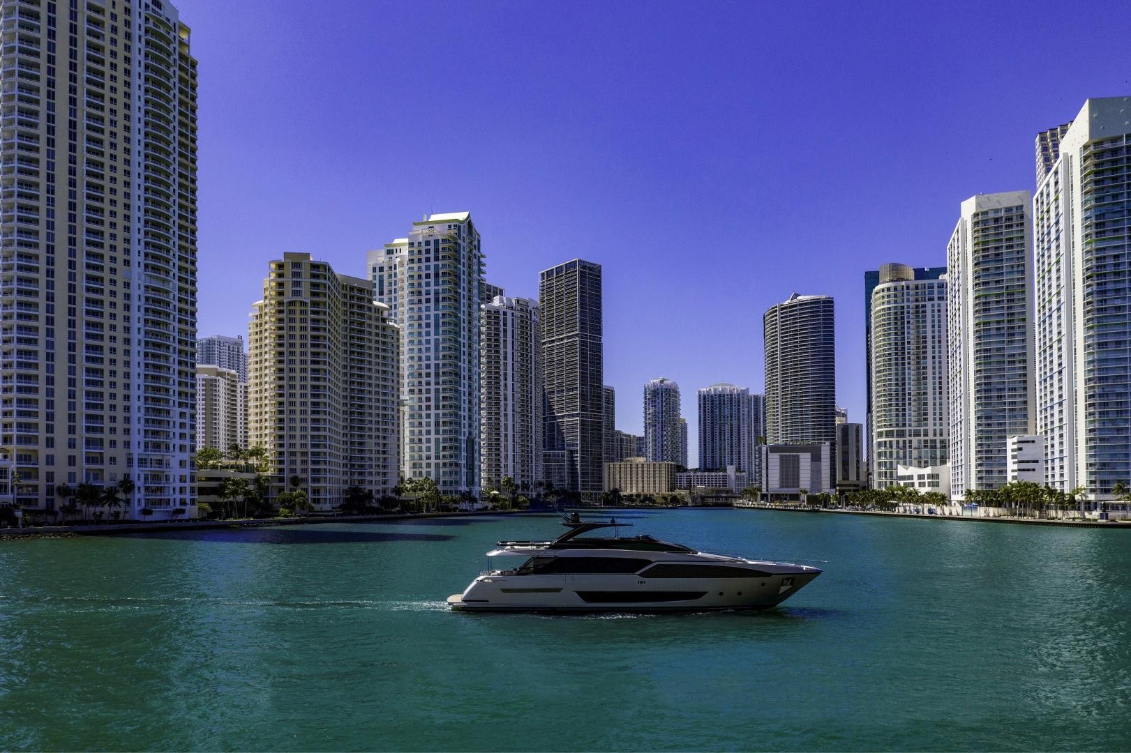 Riva 90' Argo: il flybridge che è già un mito - anteprima mondiale a Miami