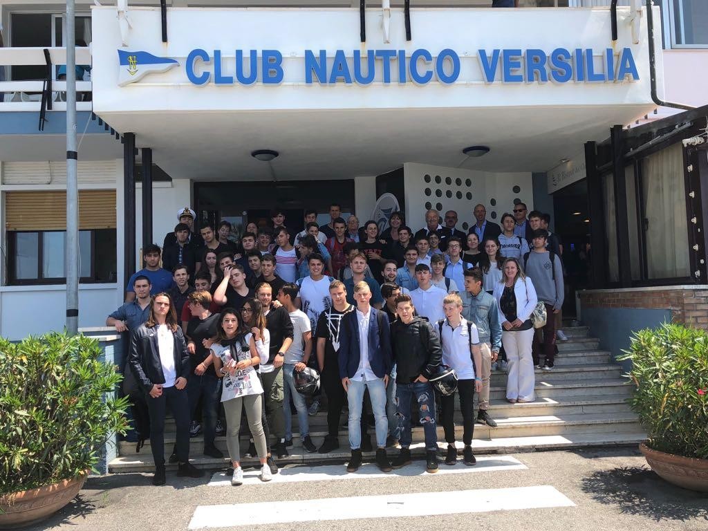 Nelle sale del Club Nautico Versilia di Viareggio si è svolta la cerimonia di consegna delle borse di studio intitolate a Maurizio e Bertani Benetti