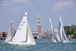 Successo dell’equipaggio della Lega Navale di Milano alla Regata Nazionale Team Race 2.4 mR organizzata dalla Compagnia della Vela di Venezia