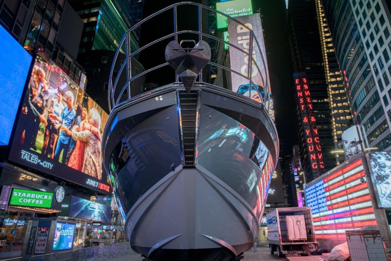 Azimut S6 finally arrived in Times Square!