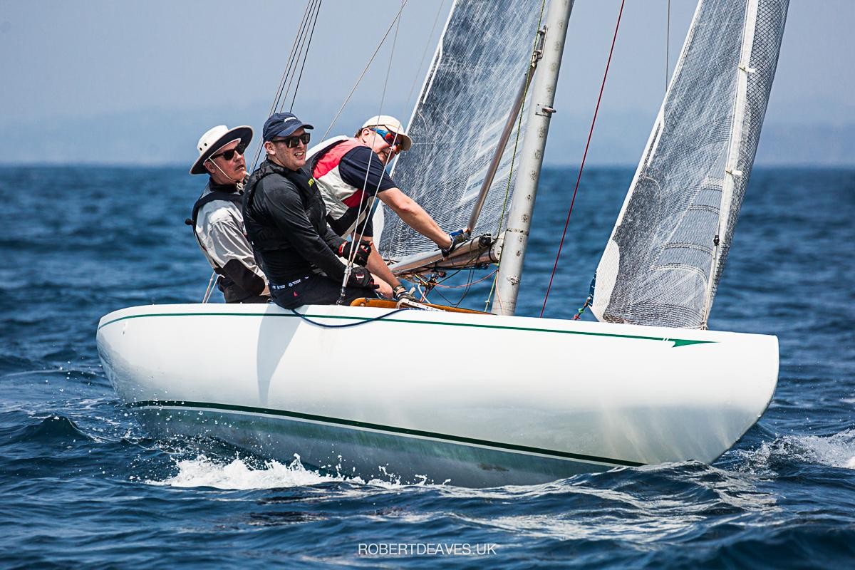 Artemis XIV and New Moon II share spoils on Day 2 