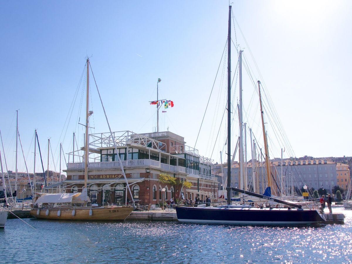 Le regate e l'attività agonistica dello Yacht Club Adriaco