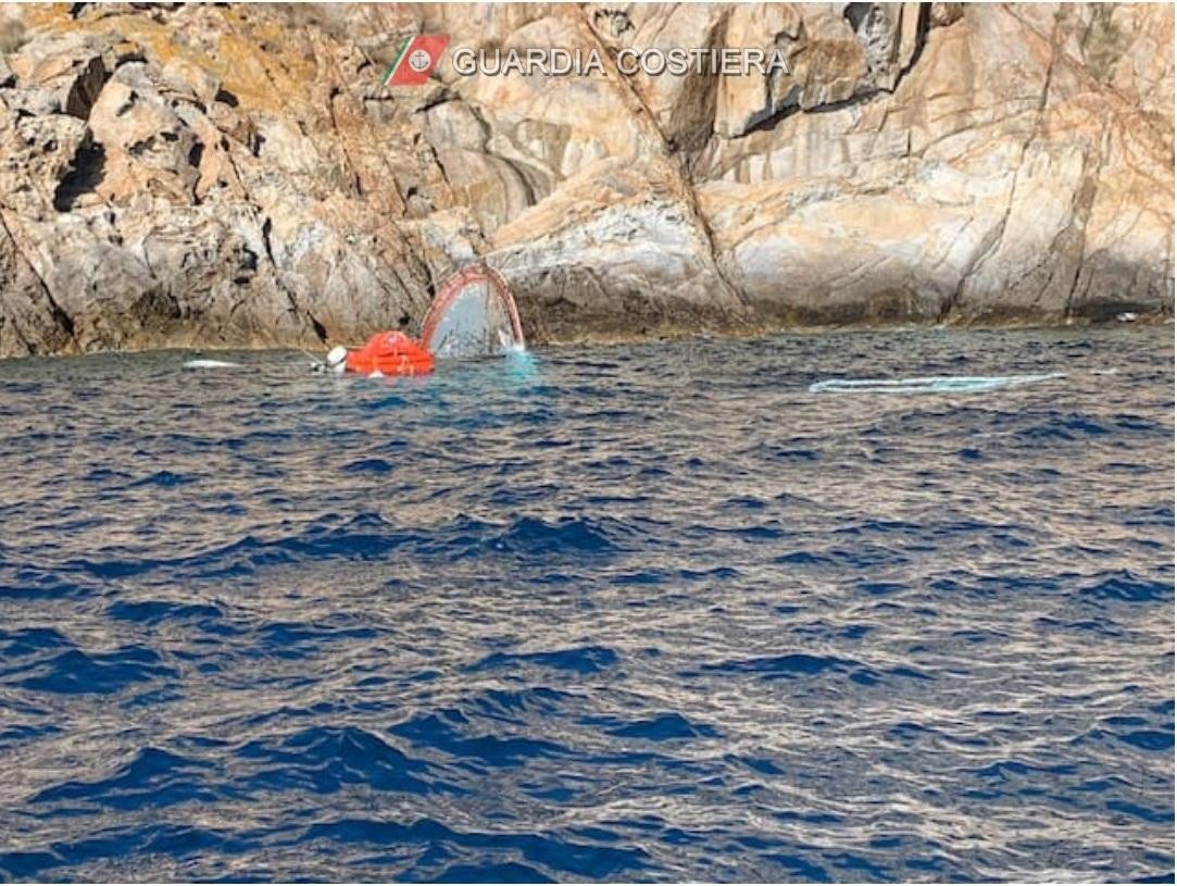 Costa: “Al momento nessuno sversamento all’isola di Montecristo”
