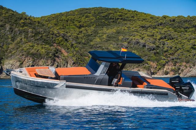 Heritage 40 Cabin, total custom boat designed by Reale Yachts