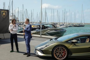 A sinistra Gian Marco Campanino, responsabile degli yacht designer Tecnomar, assieme a Mitja Borkert, capo del Centro stile Lamborghini