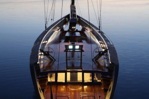 Esense è una barca iconica per innovazione: la prima costruita in Italia di queste dimensioni in carbonio