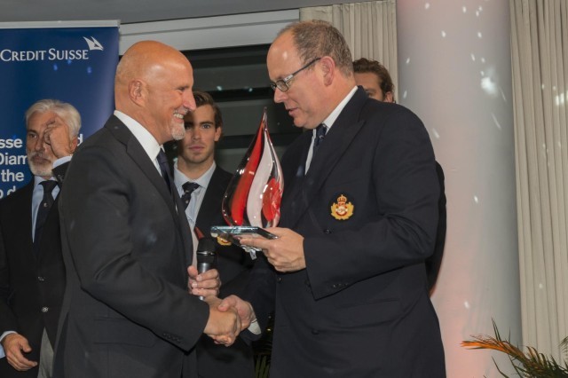 Vincenzo Onorato riceve il premio Régatier du YCM de l’année 2016 da S.A.S. il Principe Alberto II di Monaco