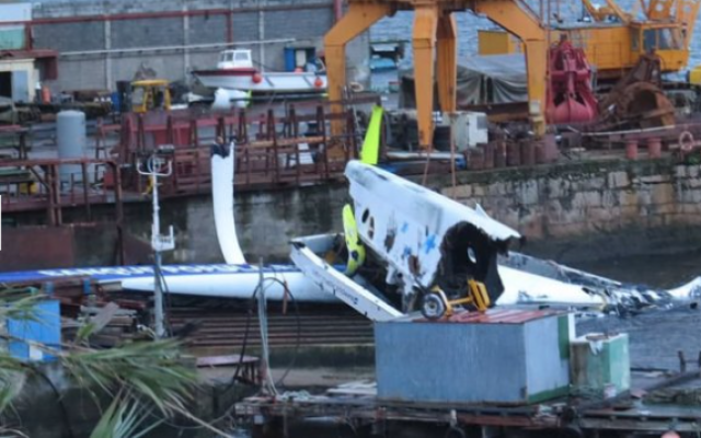 Ultime class trimaran Banque Populaire destroyed after capsize