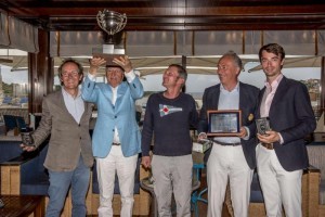 Il Direttore Sportivo dello YCCS, Edoardo Recchi, con lo Yacht Club de Monaco vincitore del Vela & Golf