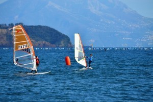 È iniziato lo spettacolo della Coppa Italia di windsurf  a Pozzuoli